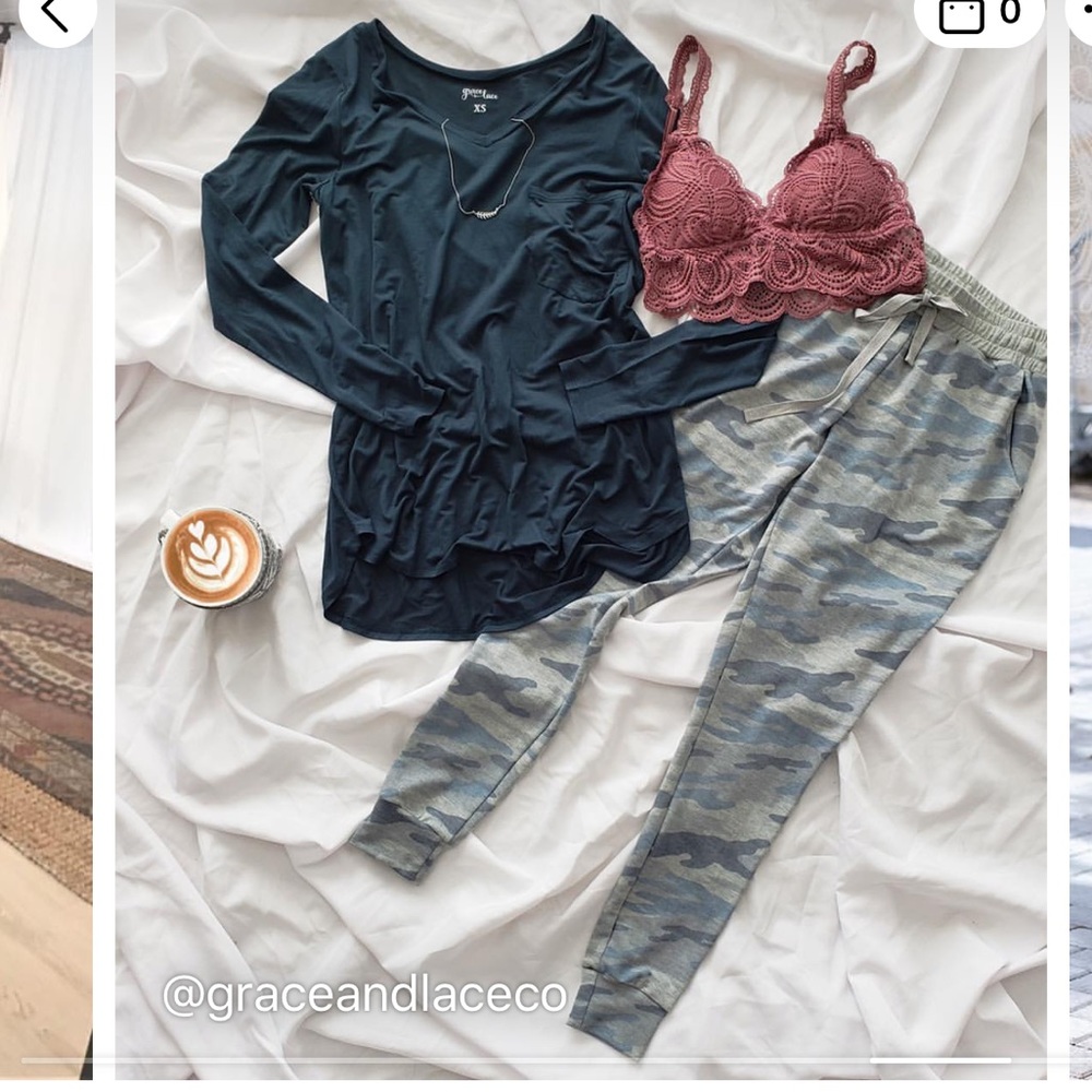 Women’s grace and lace camp joggers
